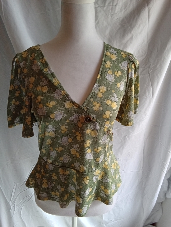 Full Circle Trends Tops - Full Circle Trends Green Floral V-Neck Peplum Blouse with Button Detail‎ SM